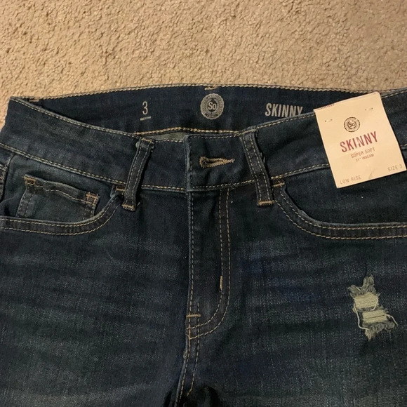 NWT distressed dark denim skinny jeans - Picture 3 of 6